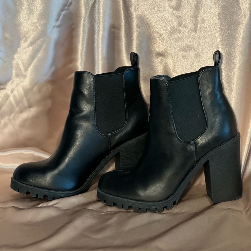 Soda Black Heeled Ankle Boots